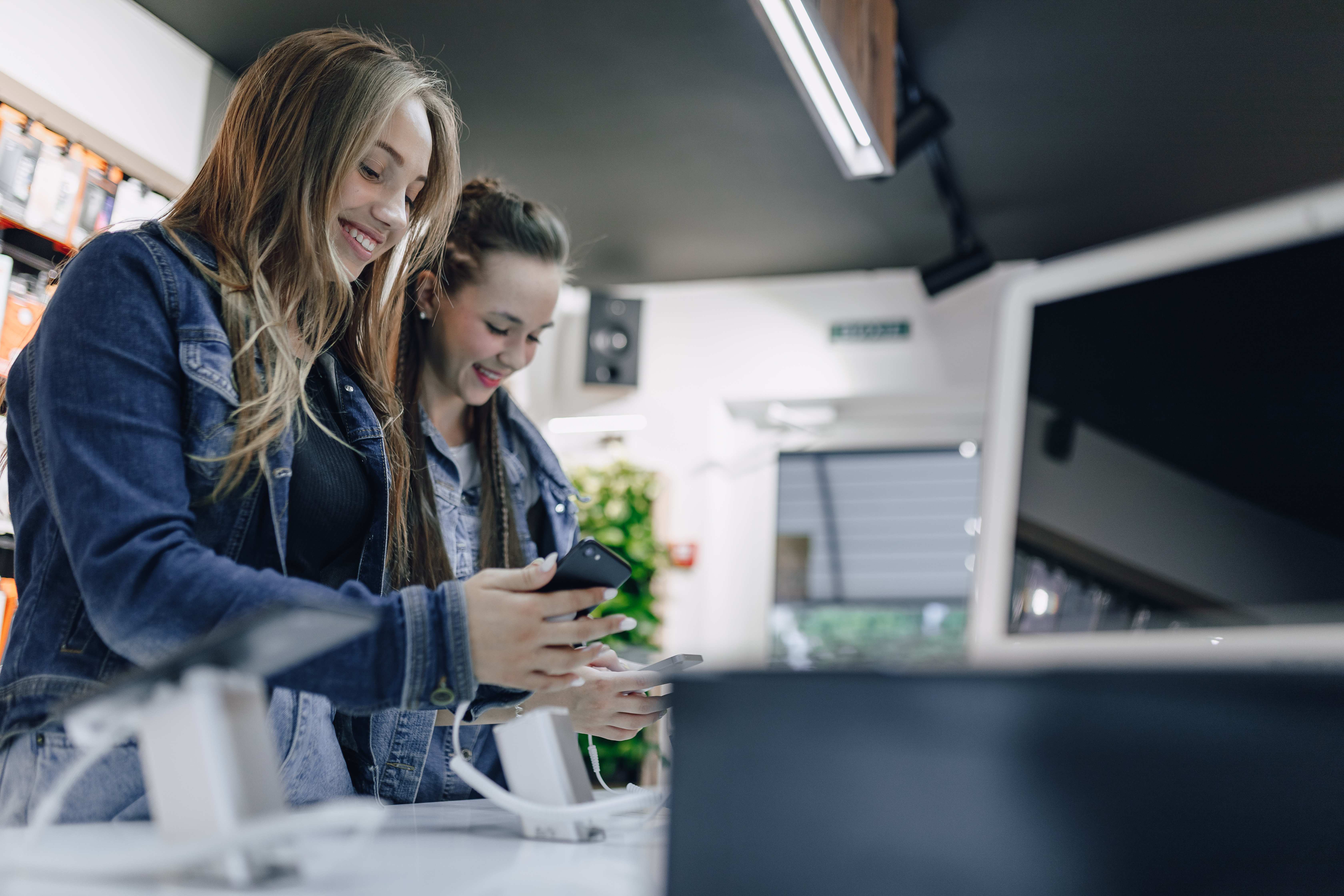 Jessica & Tina from Smartphone Accessories - Amplify customer testimonial